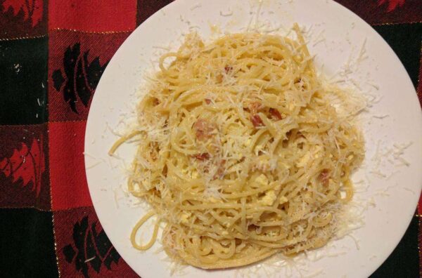 Spaghetti alla carbonara reteta italiana originala