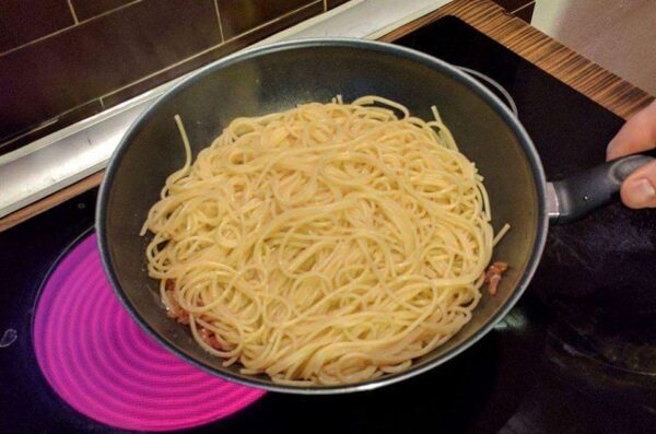 Cum se fac spaghete carbonara reteta originala