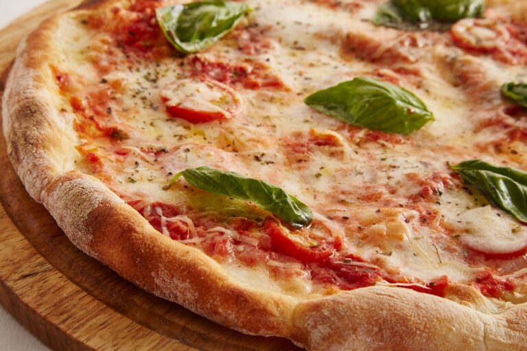 Pizza de casa: retete de aluaturi si sosuri + pizza de casa reteta simpla