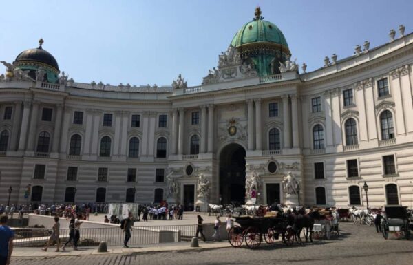 Atractii turistice in Viena care trebuie neaparat vizitate: Castelul Hofburg Viena