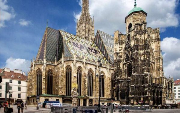 Cele mai frumoase obiective turistice de vizitat in Viena: Catredala Sf Stefan Viena Austria