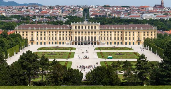 Locuri frumoase de vizitat in Viena: Palatul Schonbrunn Viena Austria